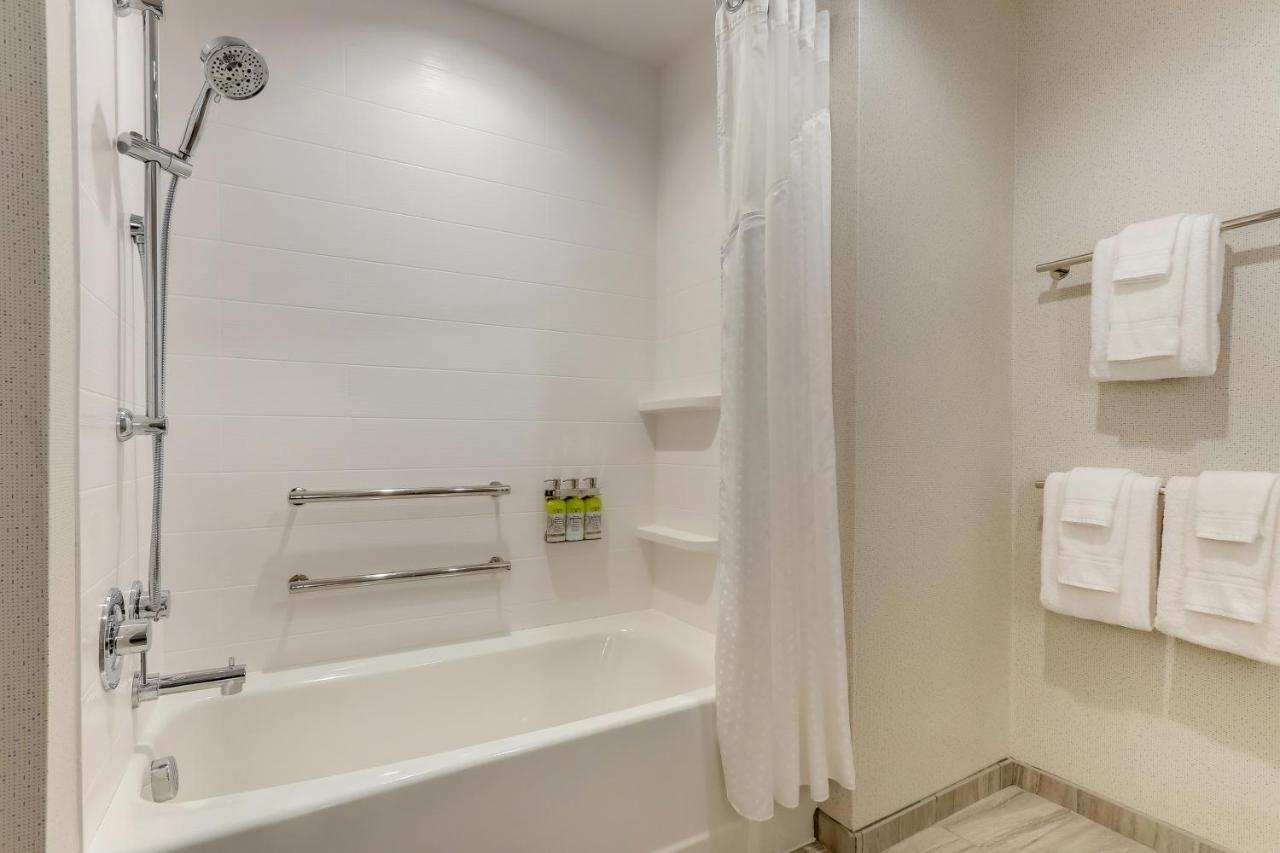 Holiday Inn Express - Wilmington - Porters Neck By Ihg Exterior foto